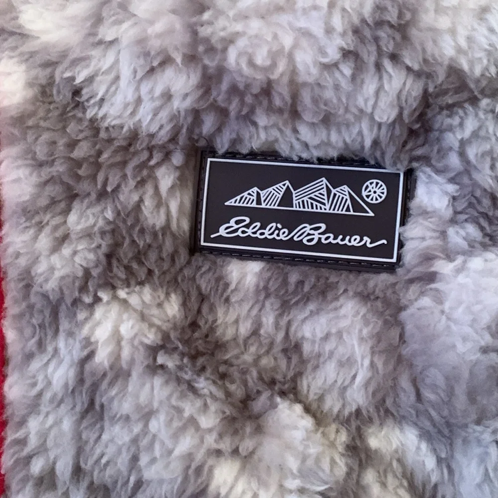 NWT Eddie Bauer Kids High Pile Hooded Jacket. Full zip with pockets.Size XS 5/6.